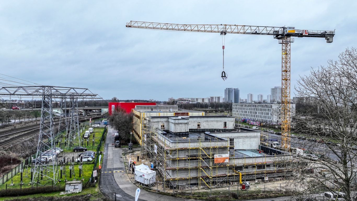 Blick auf den Rohbau des Umspannwerks Poelchaustrasse