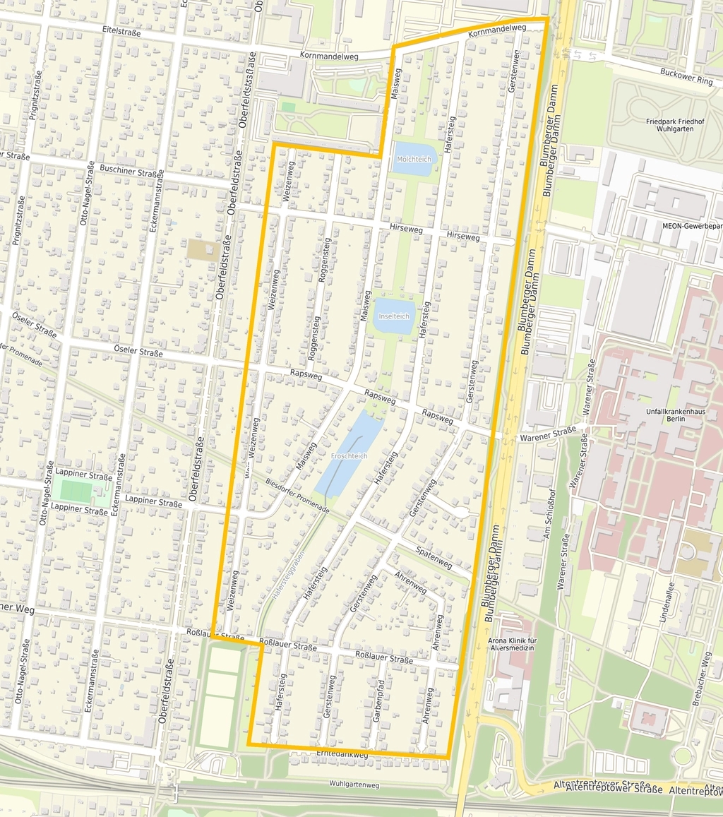 Zu sehen ist ein Screenshot von Google Maps. Auf diesem Screenshot ist ein Gebiet mit einer gelben Linie markiert. Die Markierung geht vom Blumberger Damm, über den Kommandelweg bis zum Maisweg. Dann den Weizenweg entlag. Knickt an der Roßlauer Straße ein und führt über den Erntedankweg zurück auf den Blumberger Damm.