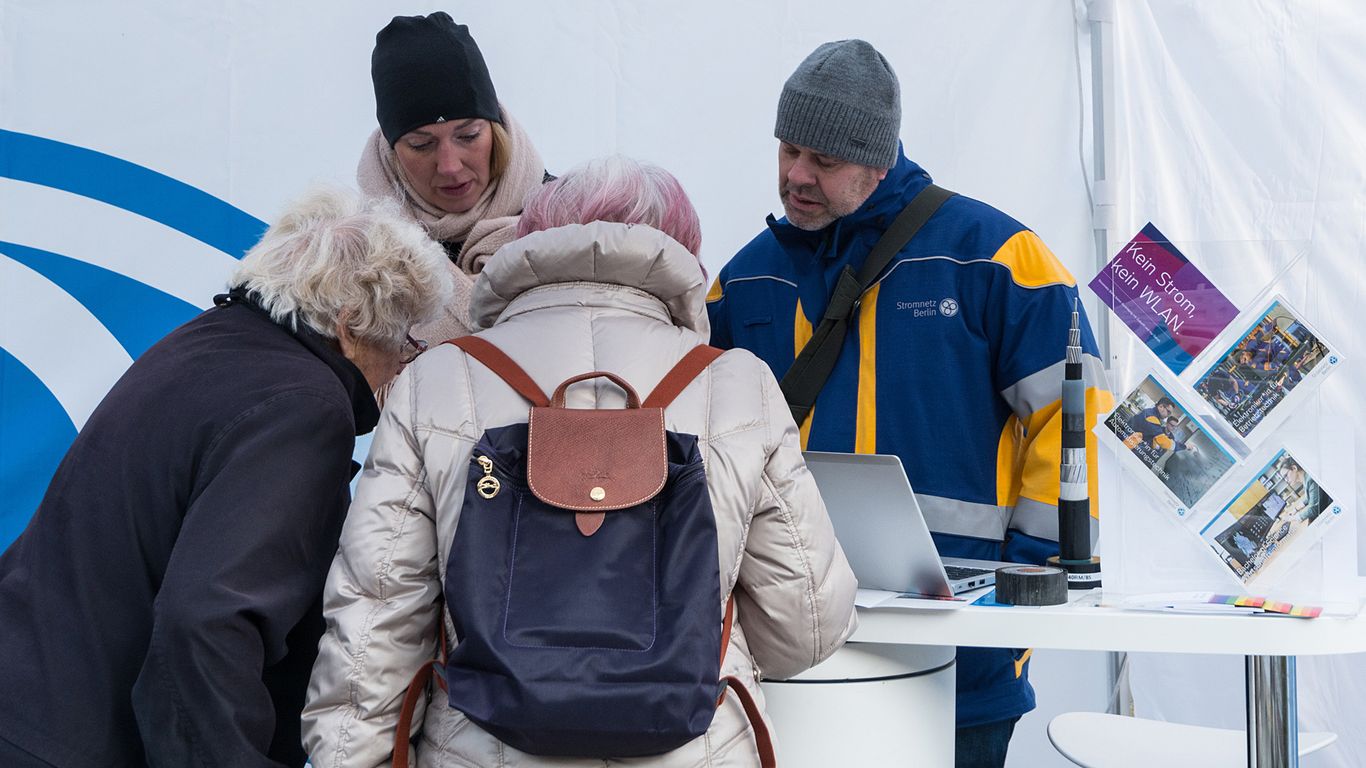 Dialogue between citizens and employees of Stromnetz Berlin